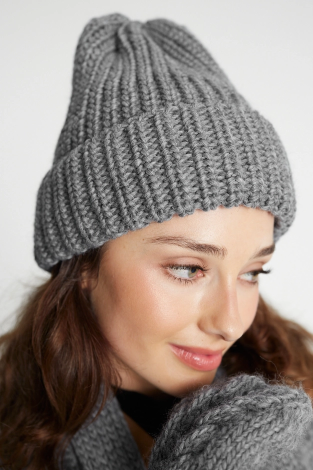 Szara wełniana czapka damska- ciepła z bawełnianą podszewką- Crochet Grey