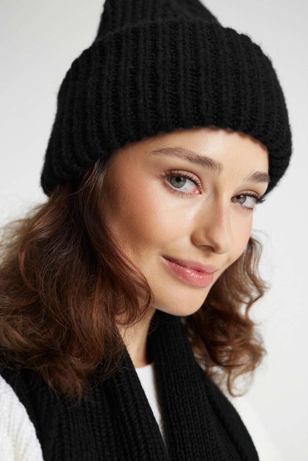 Czarna czapka damska z wywinięciem z wełny merino i bawełny- Thick Black