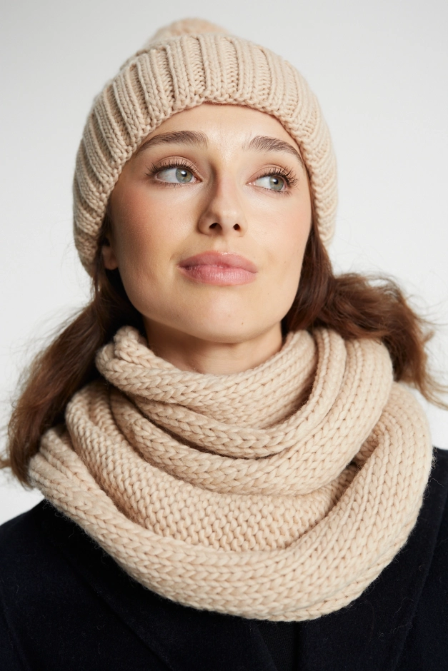 Beżowy wełniany komin damski Woolly Beige