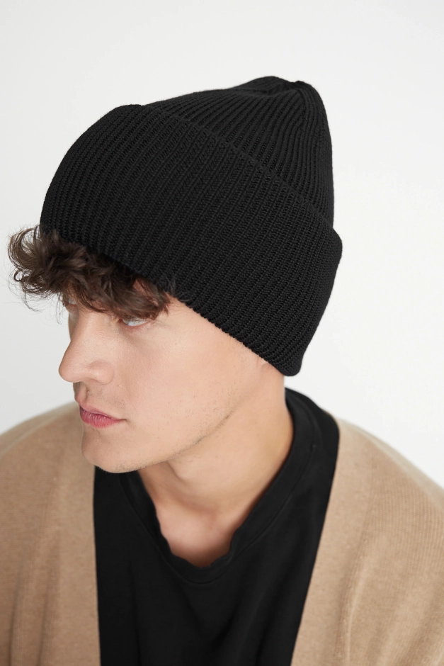 Czarna czapka męska z wełny merino- Urban Black 
