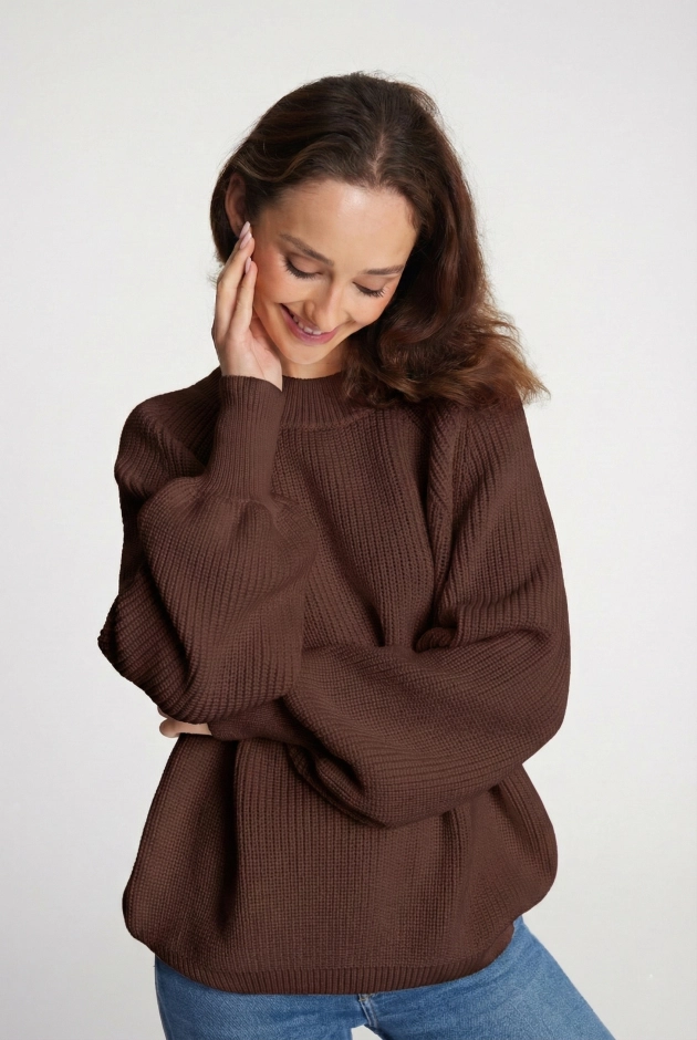 Brązowy sweter damski z wełny merino i bawełny – widok z przodu