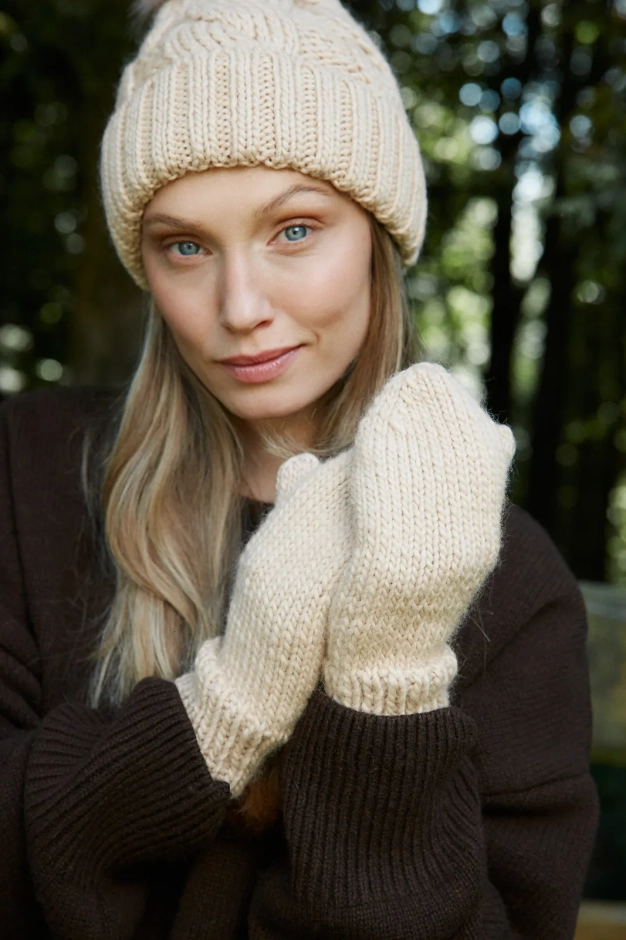 Beżowe rękawiczki jednopalczaste handmade z wełny – Crochet Beige